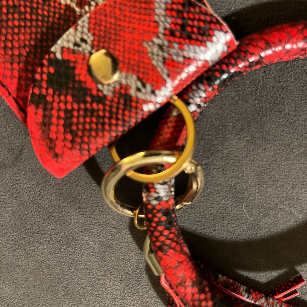 Red Snake Print Keychain Wallet - Picture 2 of 7